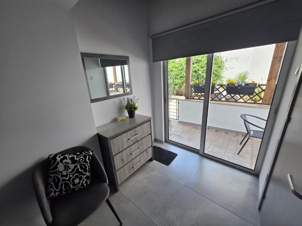Town centre suites - King Suite With Balcony