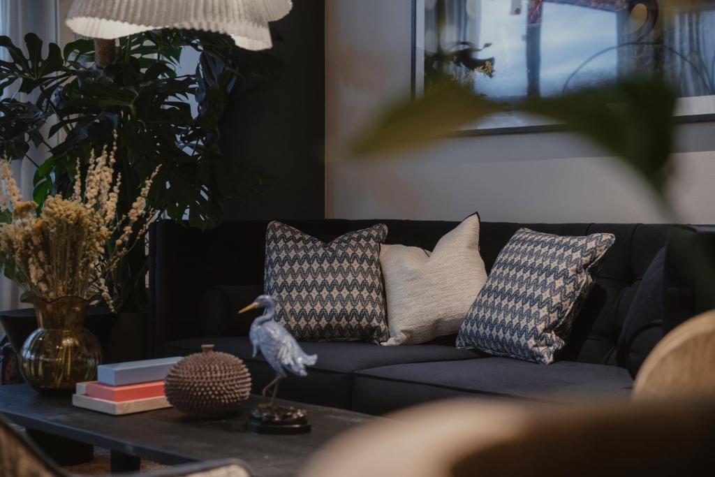 Posezení v ubytování Hernö Gin Hotell