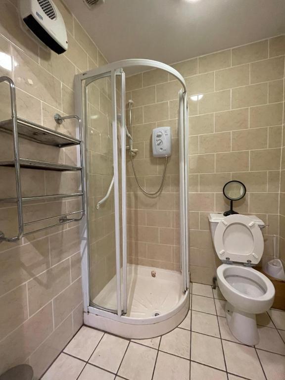 Koupelna v ubytování Superb Double Room near Airport - 2