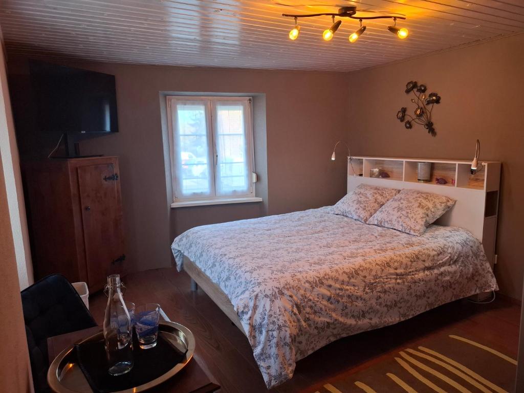 a bedroom with a large bed and a window at Chambre d'hotes au coeur du village in Reichshoffen