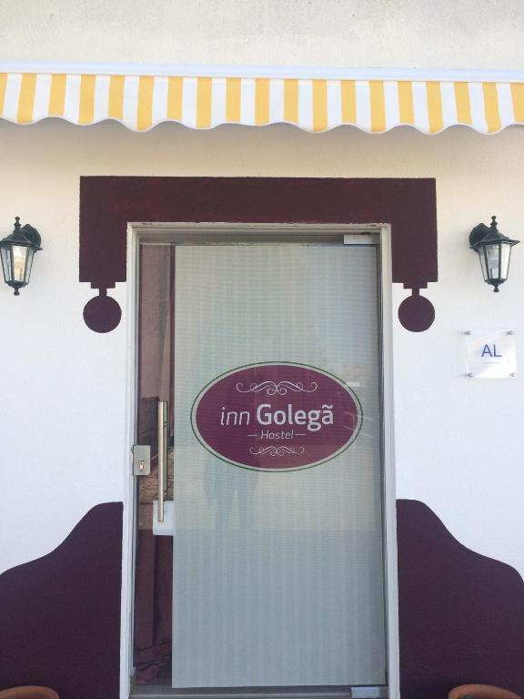 a sign on the front door of a im golged garage at Inn Golegã in Golegã