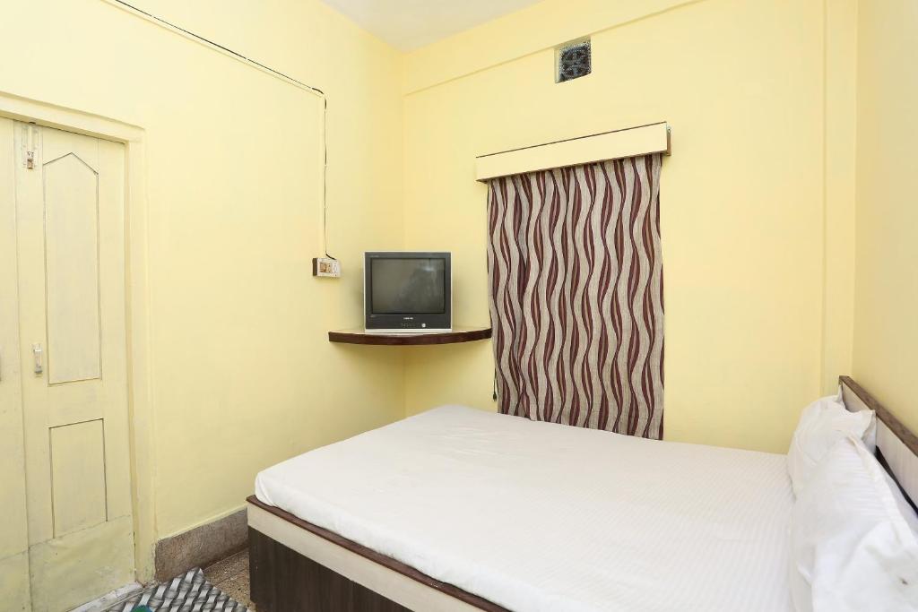 Postel nebo postele na pokoji v ubytování Hotel O Surya