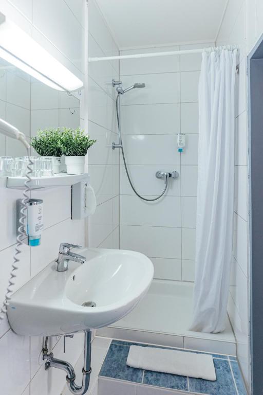 Koupelna v ubytování Hotel Commerz Hamburg