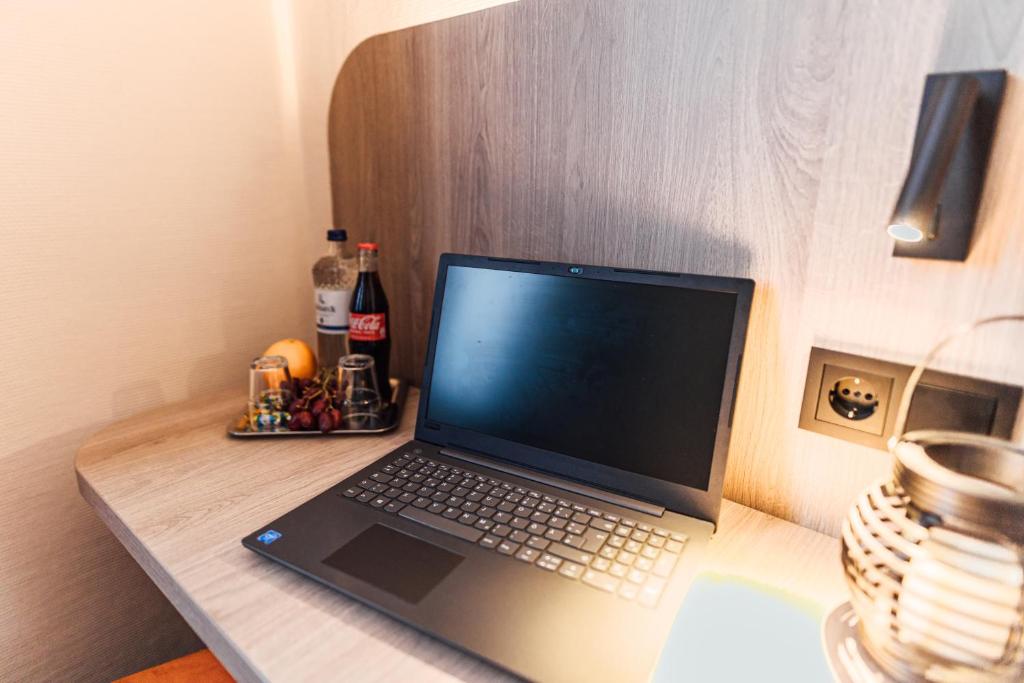 TV a/nebo společenská místnost v ubytování Hotel Commerz Hamburg
