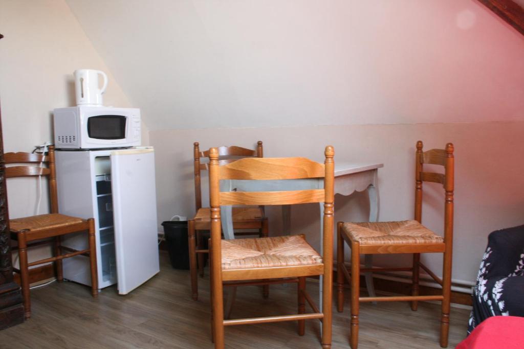 Kuchyň nebo kuchyňský kout v ubytování Chambres d'hotes du Jay