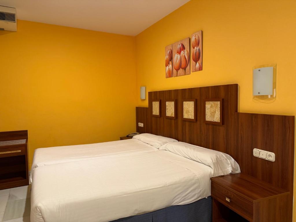 Postel nebo postele na pokoji v ubytování Hotel Nuevo Palas