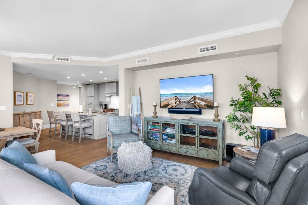 Visual Reference: Casa Del Oro Penthouse At Barrett Square