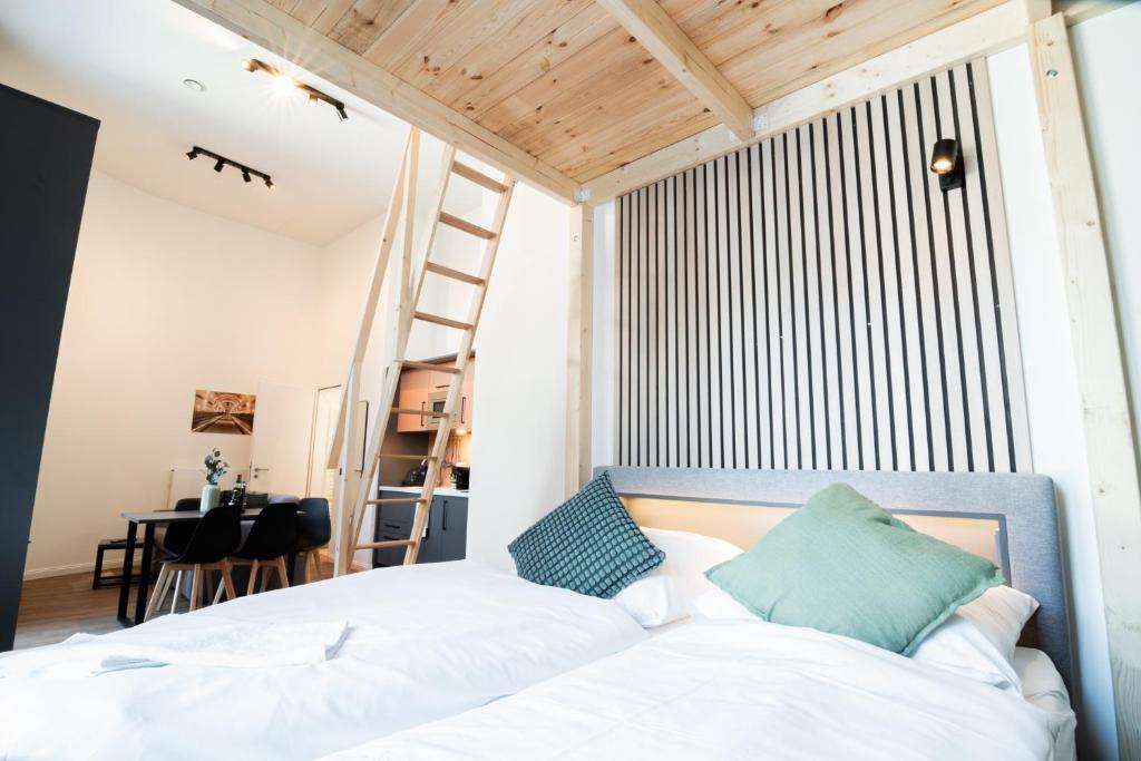 
Studio - Split Level
