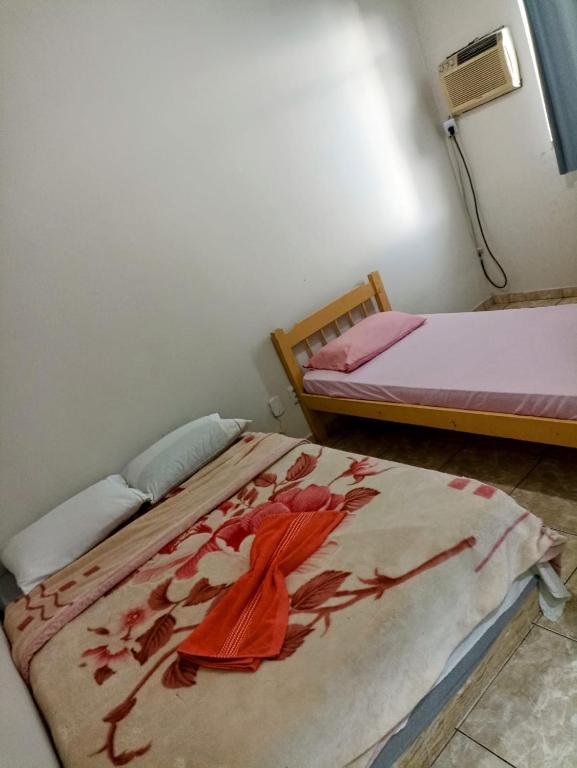 Postel nebo postele na pokoji v ubytování Mega Hotel
