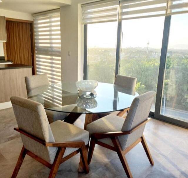 a dining room with a glass table and chairs at Puerto Vallarta Centro de convenciones Aeropuerto in Puerto Vallarta