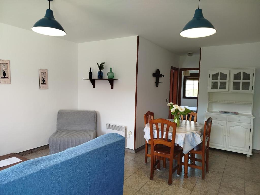 A kitchen or kitchenette at Apartamentos Rurales Inguanzo