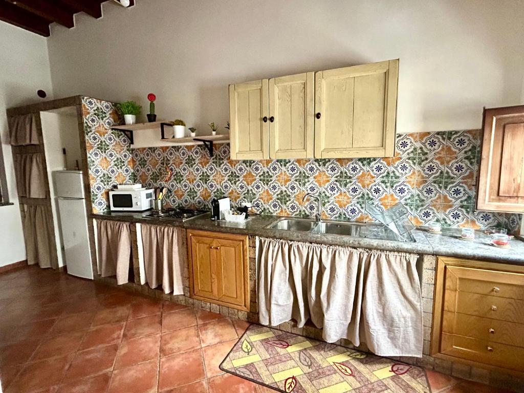 Kuchyňa alebo kuchynka v ubytovaní Sikelia Apartment