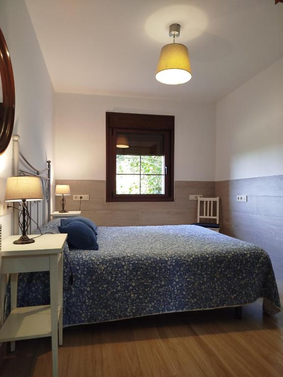 A bed or beds in a room at Apartamentos Rurales Inguanzo