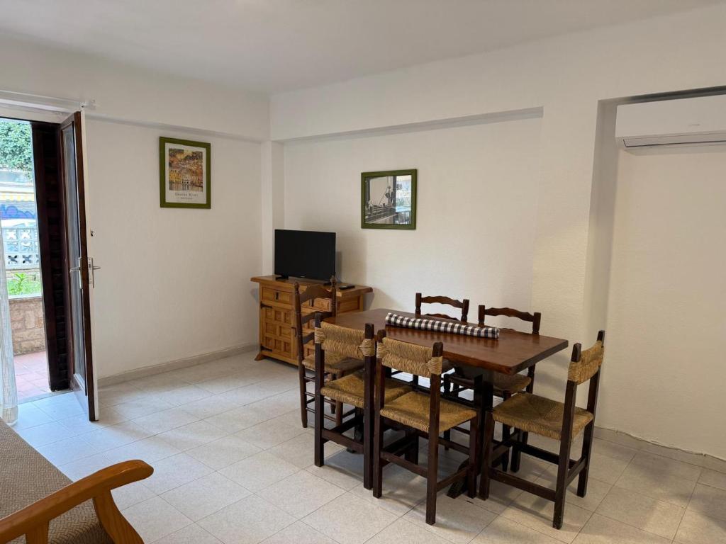 TV a/nebo společenská místnost v ubytování Apartamentos Flandria