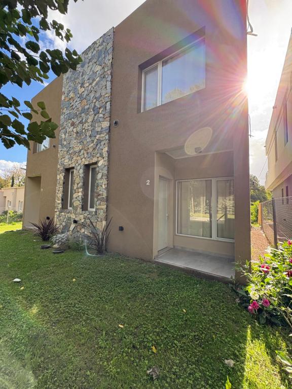 a house with a lawn in front of it at Flores del Cerro in Tandil