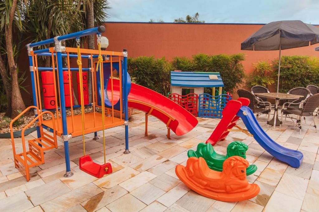 Parquinho infantil em Hotel Golden Park Ribeirão Preto by Nacional Inn
