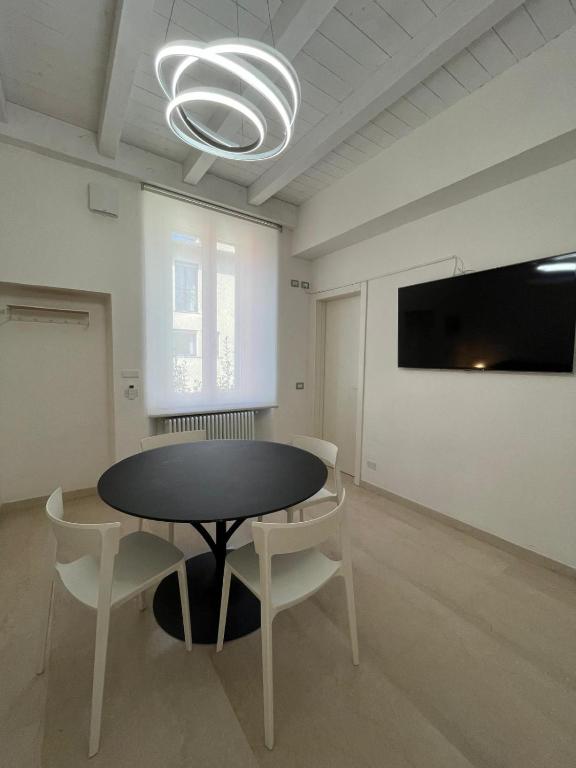 TV a/nebo společenská místnost v ubytování Red Leaf