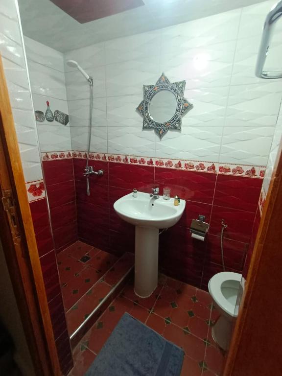 Koupelna v ubytování Riad lala Drissia