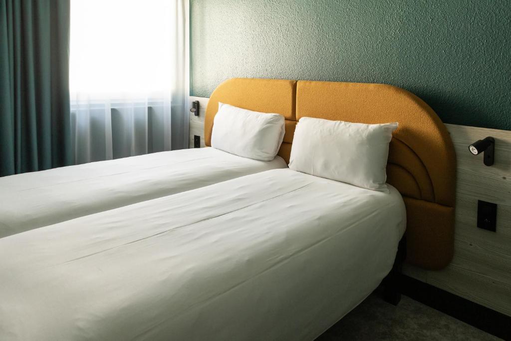 Postel nebo postele na pokoji v ubytování ibis Styles Brugge Centrum