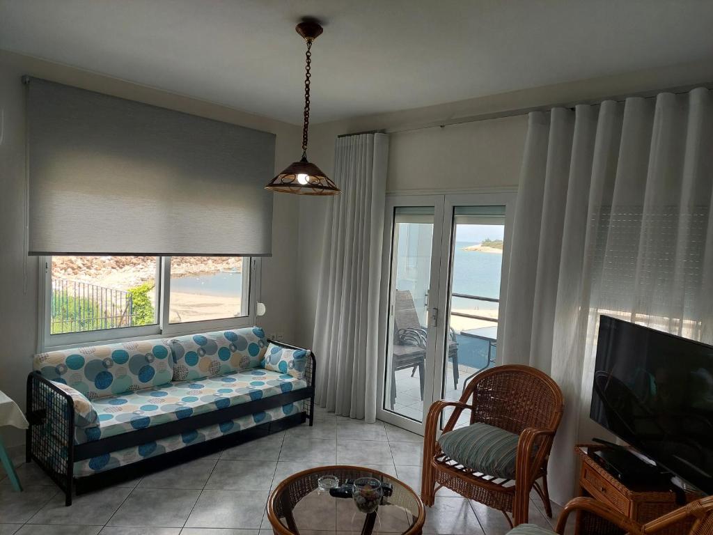A seating area at Maries Seaside Home