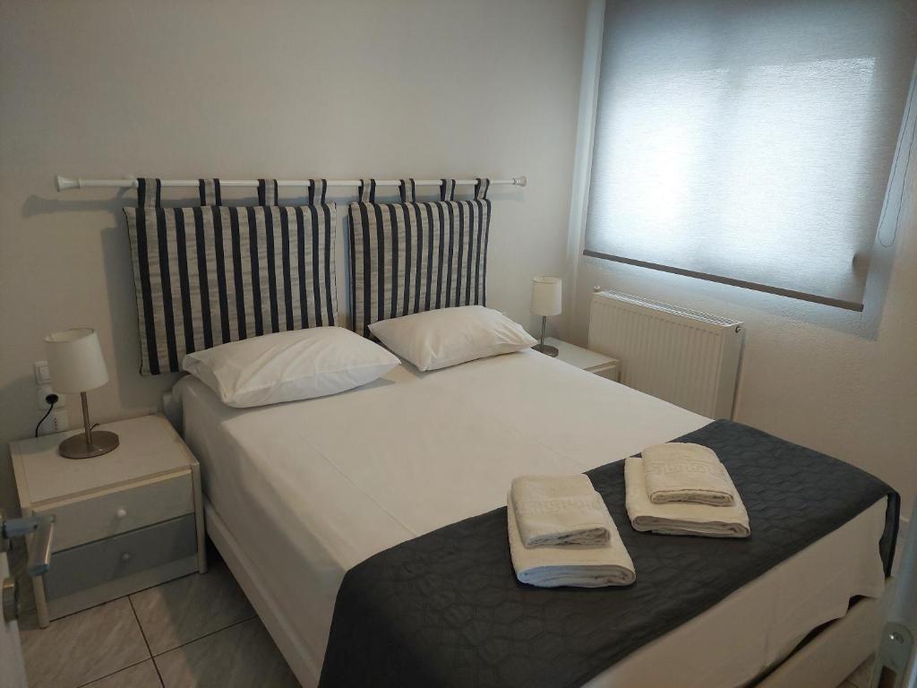 A bed or beds in a room at Maries Seaside Home