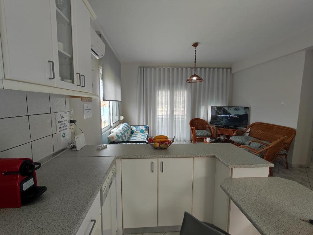 A kitchen or kitchenette at Maries Seaside Home