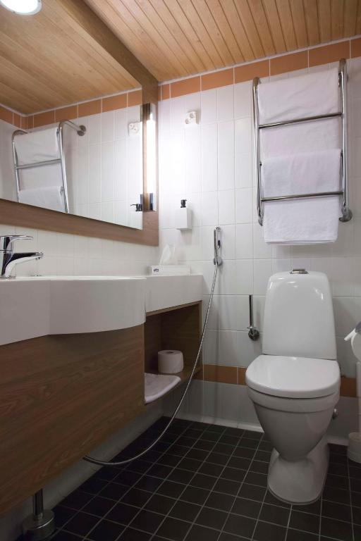 Koupelna v ubytování Scandic Grand Marina