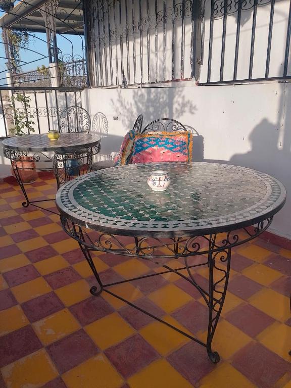 Stolní tenis v ubytování Riad lala Drissia nebo okolí
