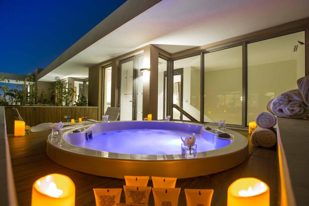 a hot tub in the middle of a house at Vivienda Residence in Riyadh