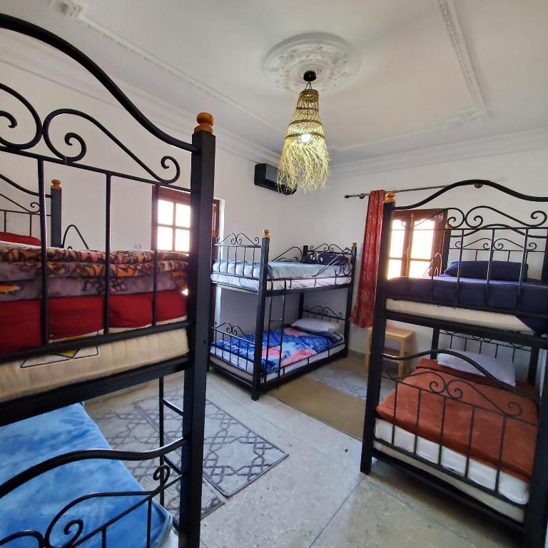 Postel nebo postele na pokoji v ubytování WARZAZAT Hostel