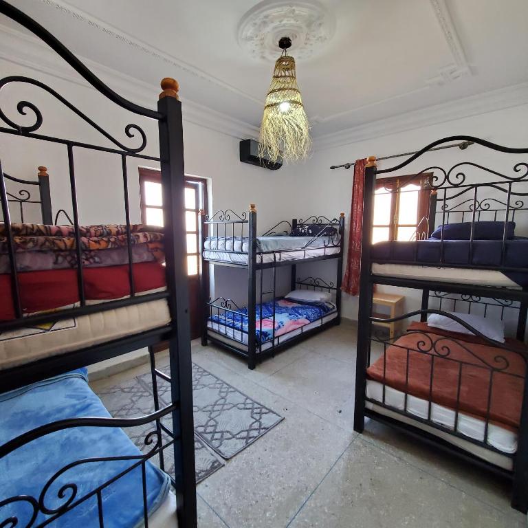 Postel nebo postele na pokoji v ubytování WARZAZAT Hostel