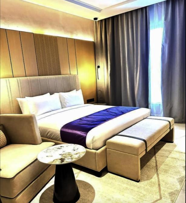 Postel nebo postele na pokoji v ubytování The Jagz Hotel