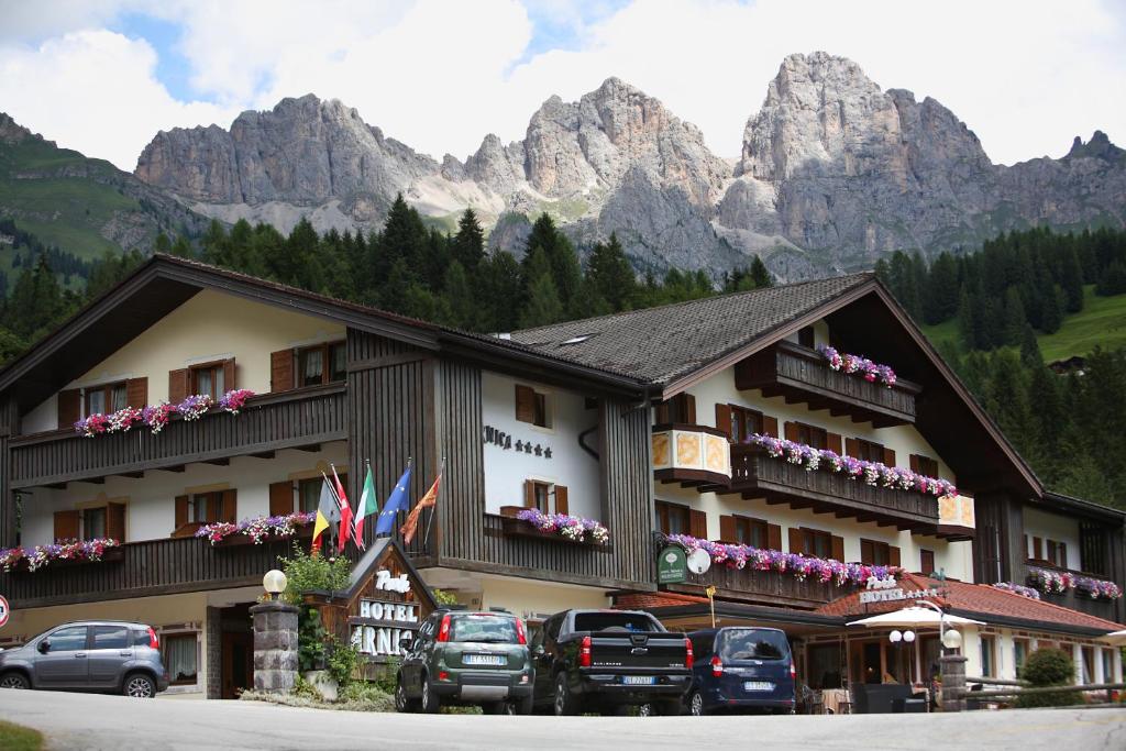 Nespecifikovaný výhled na hory nebo výhled na hory při pohledu z hotelu