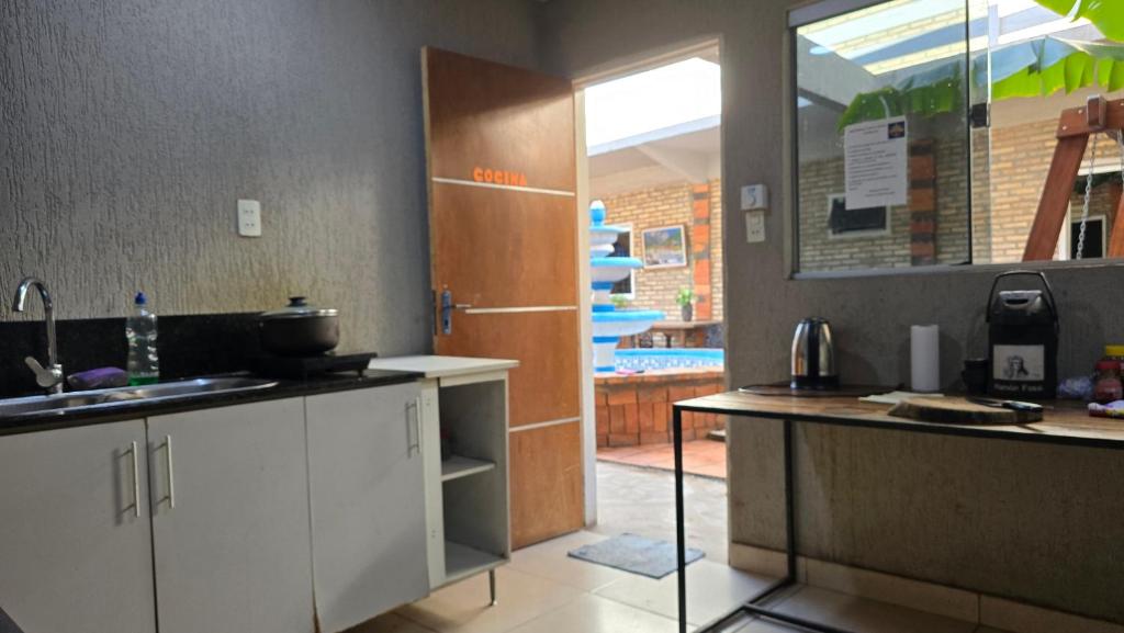 Kuchyň nebo kuchyňský kout v ubytování Hostal Fontana Di Luque