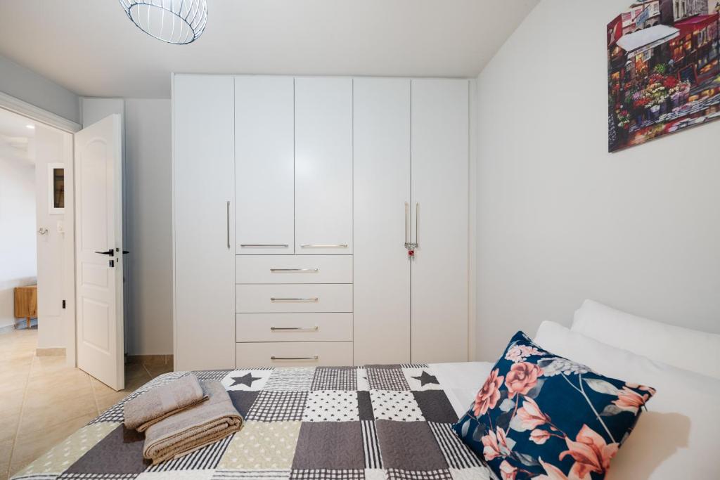 Postel nebo postele na pokoji v ubytování Notes View Apartments