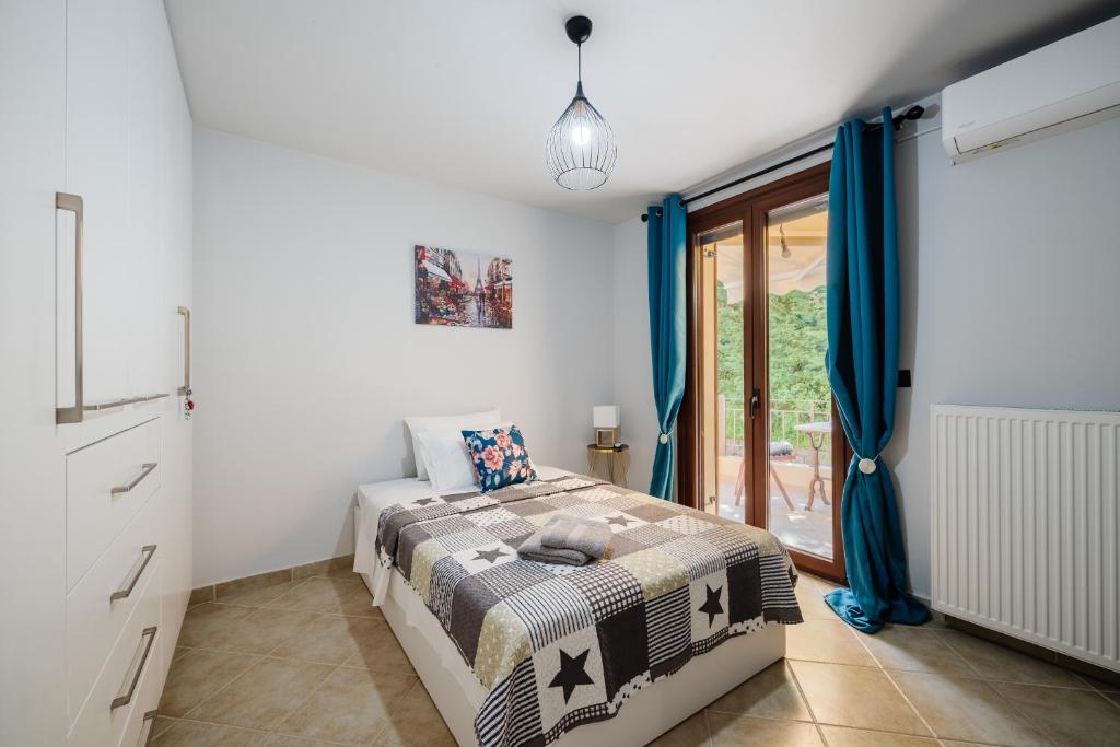 Postel nebo postele na pokoji v ubytování Notes View Apartments