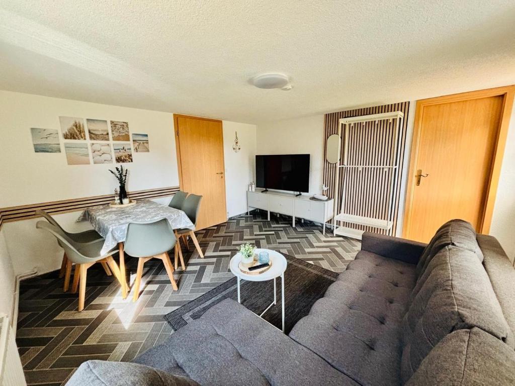 Televiisor ja/või meelelahutuskeskus majutusasutuses Ferienhaus Usedom - Bungalow Andrea in Koserow- 300Meter zur Ostsee