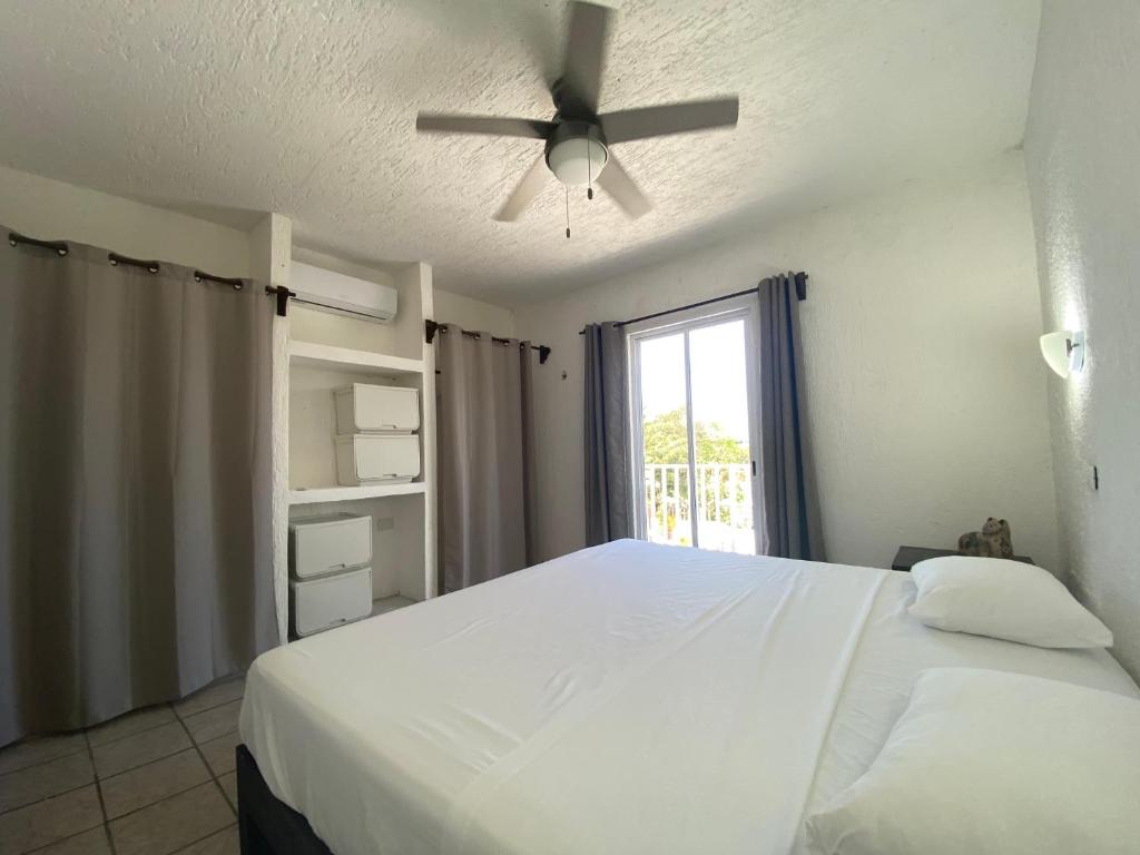 Postel nebo postele na pokoji v ubytování Caribo Cozumel