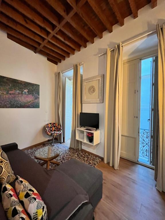 Televízia a/alebo spoločenská miestnosť v ubytovaní Premium Malaga Center