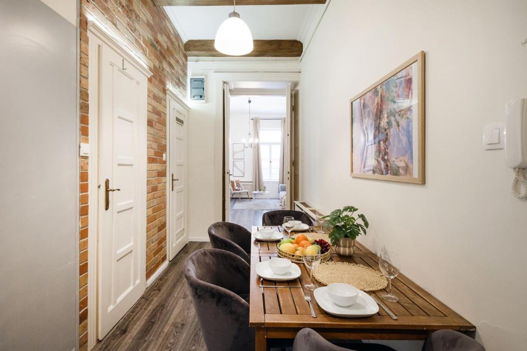 אזור ישיבה ב-Magnificent Elegance by Magyar Street & Central Market