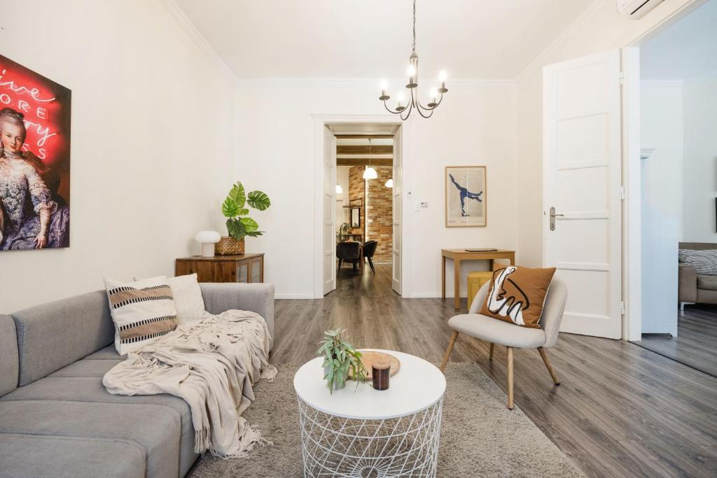אזור ישיבה ב-Magnificent Elegance by Magyar Street & Central Market