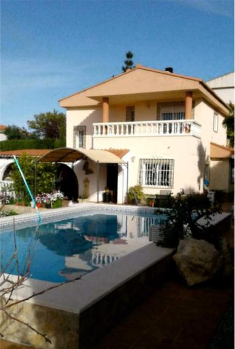 a house with a swimming pool in front of a house at Ferienwohnung mit Privatpool Casa Wende in Benaguacil