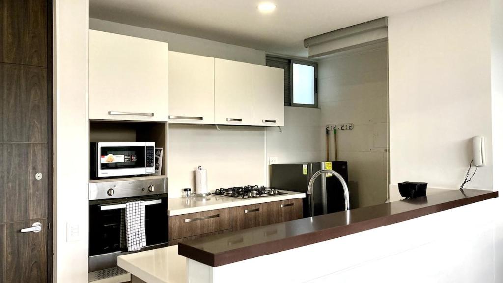 Kuchyň nebo kuchyňský kout v ubytování Elegante y comfortable Apartasuite!