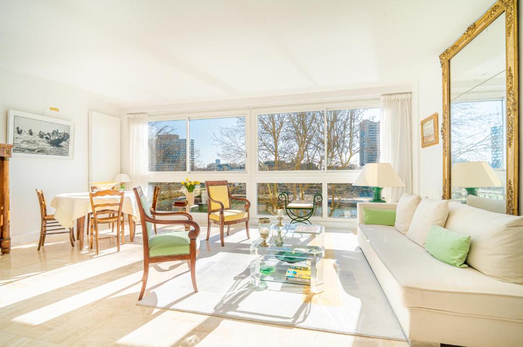 Photo de la galerie de l'établissement Lovely apartment with view, à Paris