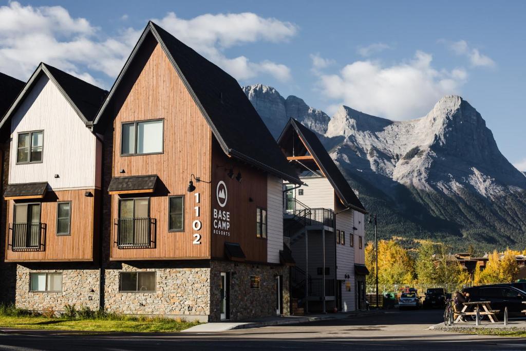 Nespecifikovaný výhled na hory nebo výhled na hory při pohledu z hotelu