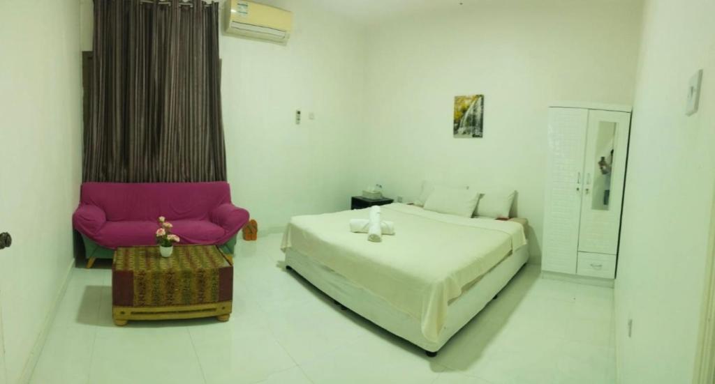 Postel nebo postele na pokoji v ubytování Guest house in New kwaitat near Al Ain Mall