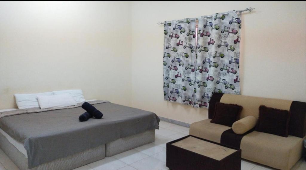 Posezení v ubytování Guest house in New kwaitat near Al Ain Mall