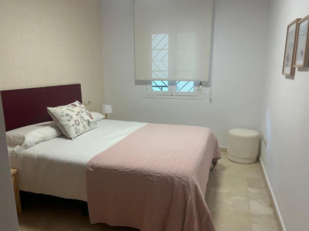 Posteľ alebo postele v izbe v ubytovaní Maravilloso apartamento en primera linea de playa con vistas al mar en Caleta de Vélez 2 C