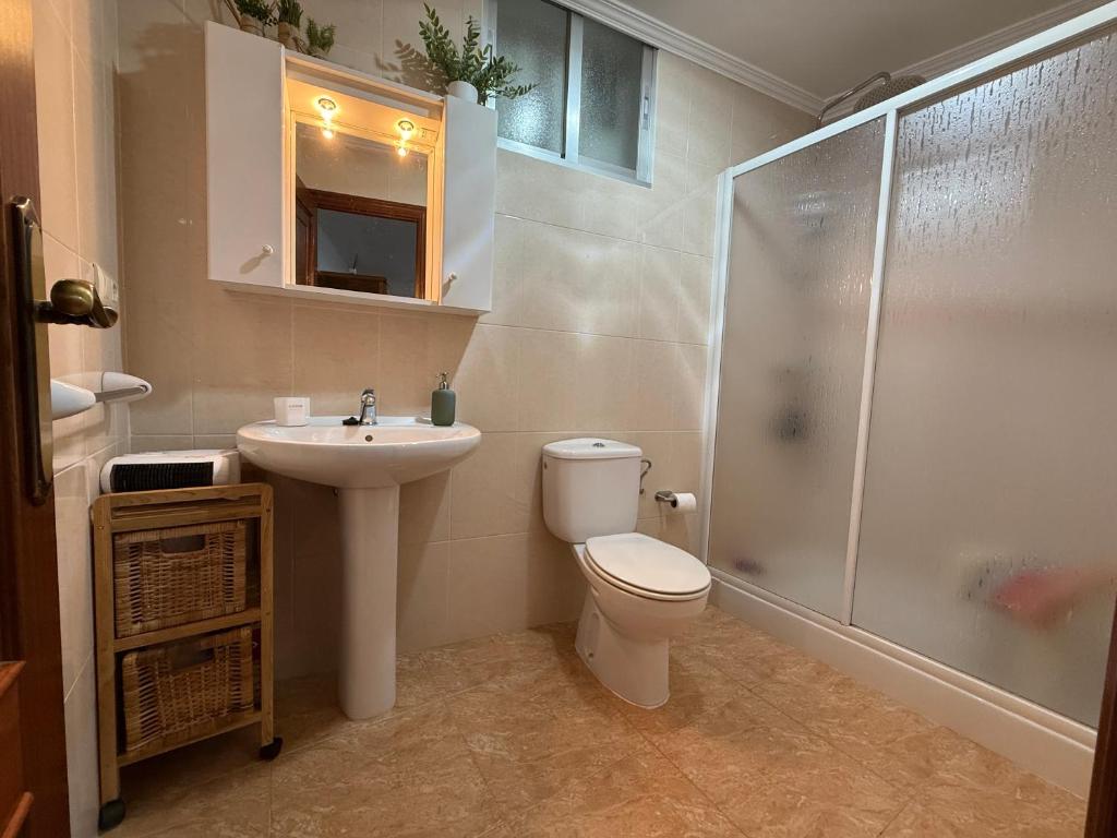 A bathroom at Piso Vacaciones en el mar