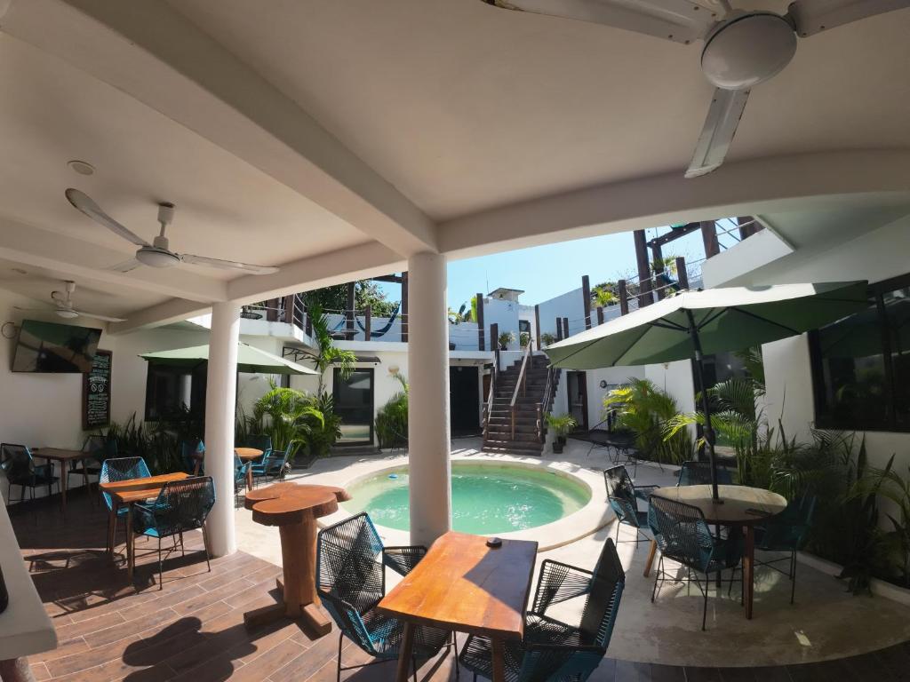 Bazén v ubytování Ade Hotel Bacalar nebo v jeho okolí